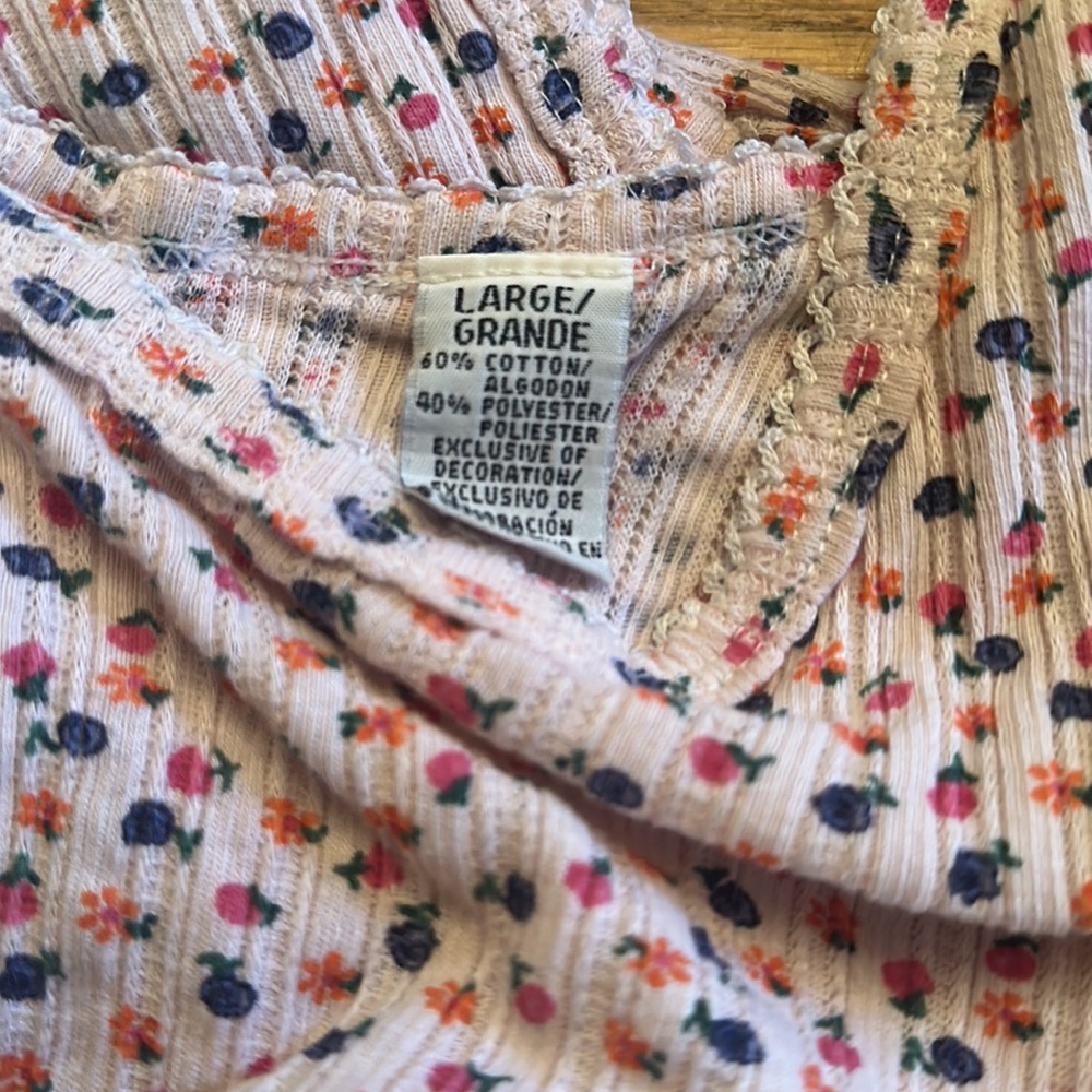 Top ladies sleeveless white print Sz lg